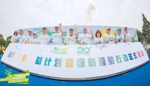 奥运举重冠军王一博简介_举重奥运冠军王_奥运举重冠军男
