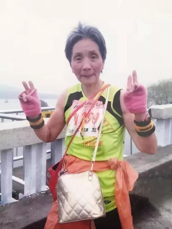 老年人跑马拉松身体有害吗_102岁老人跑马拉松_老人跑马拉松